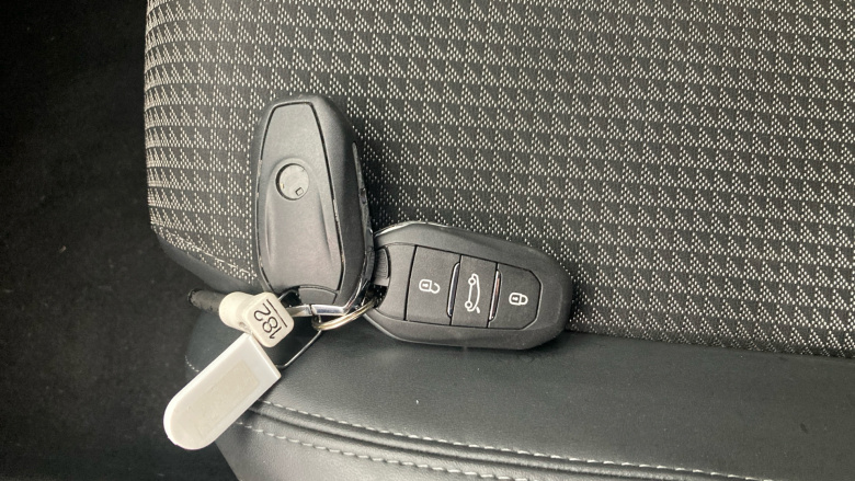 Peugeot 208 1.2 PureTech 100 GT Line 5dr EAT8 Petrol Hatchback